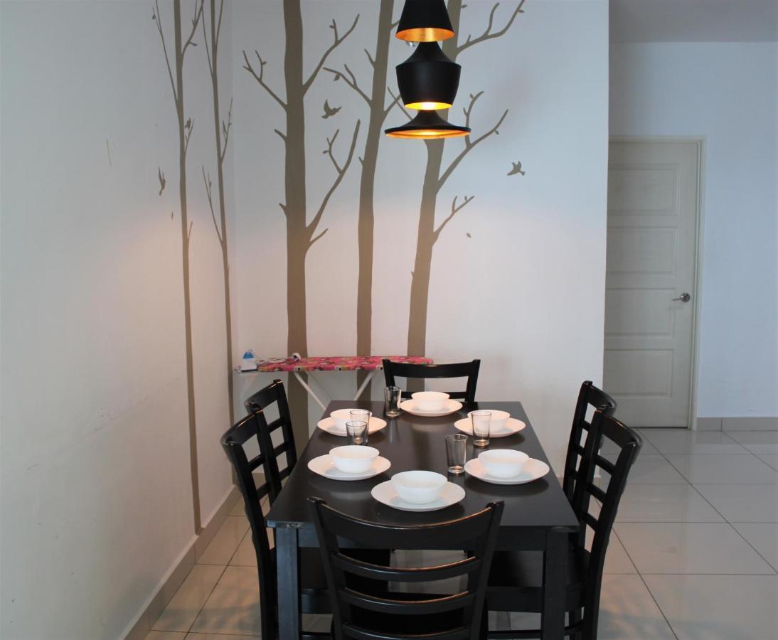Mansion One Seaview Georgetown 2Br 6 Pax Apartment Exterior photo